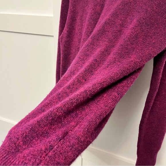 Banana Republic Sweater - Picture 6 of 7